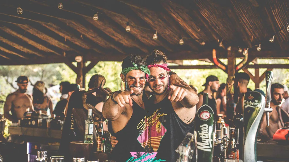 Țara care îi deportează pe cei care dau petreceri pe timpul pandemiei