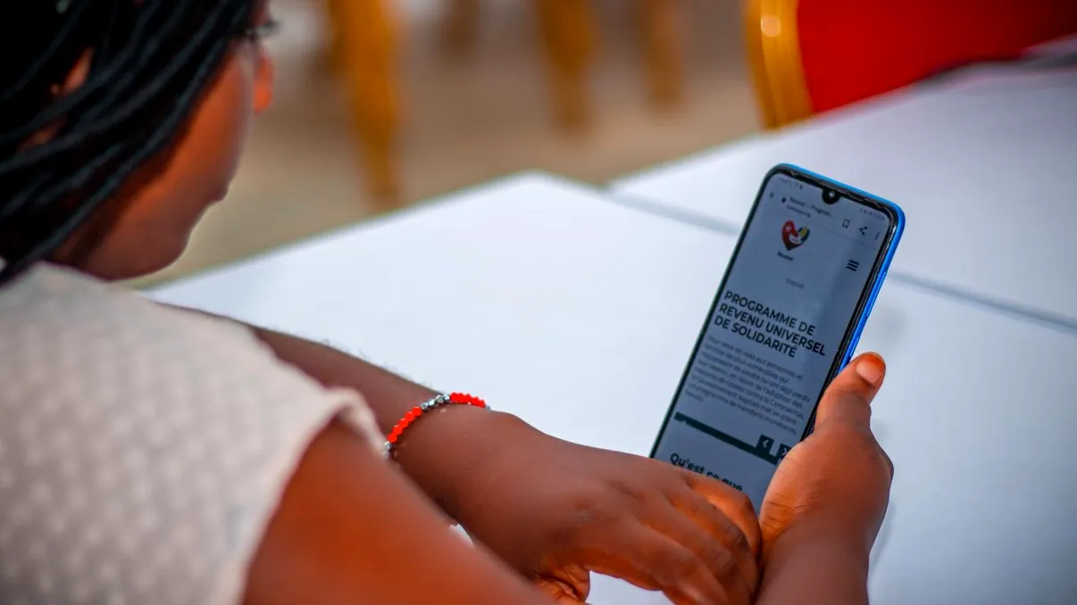 Inteligența artificială ajută această țară să le ofere cetățenilor ajutor financiar în pandemie