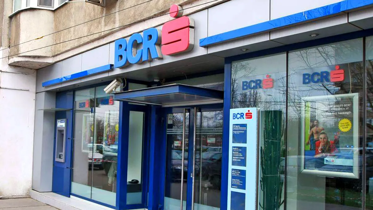 BCR tocmai a făcut anunțul: se dau sute de lei românilor. În ce condiții poți primi banii?