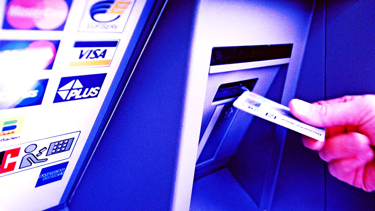 Se întâmplă la bancomate în România: toți cei care au card și cont bancar trebui să afle