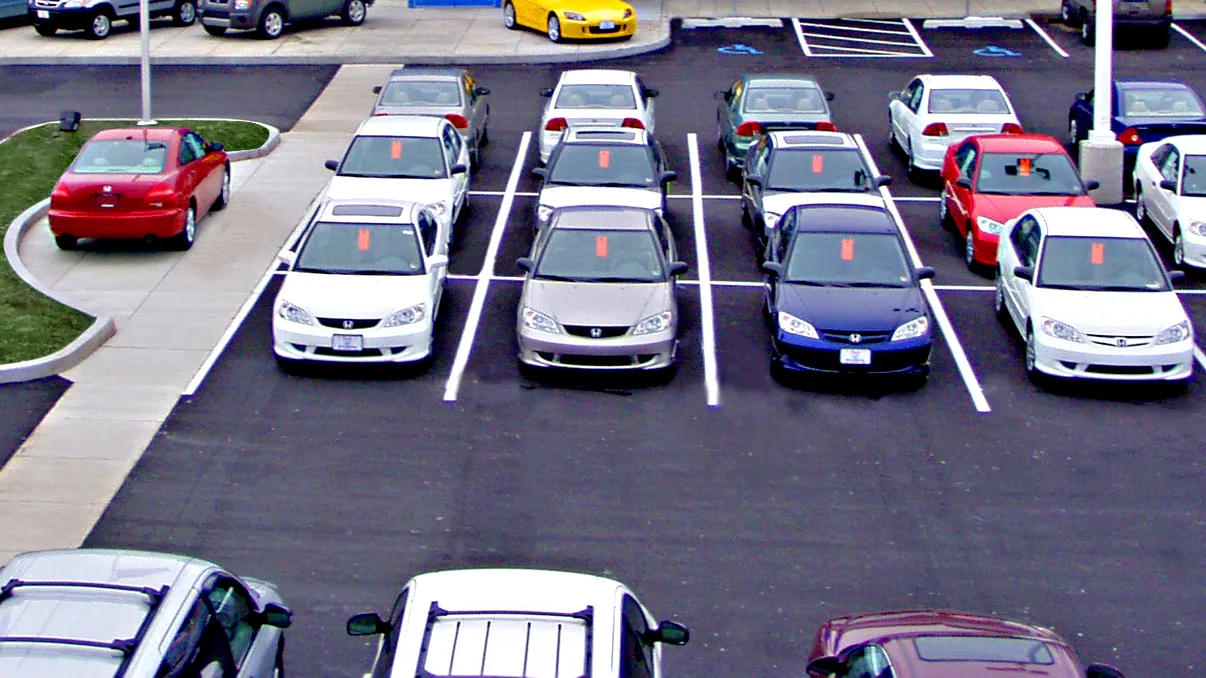 Prețuri de pomană la ANAF. Modele de lux ca Mercedes la prețuri de nimic