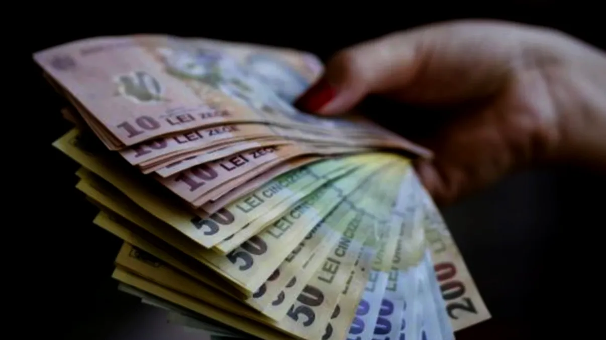 Se dau zeci de mii de lei acestor români: în ce condiții pui mâna pe ei. Anunțul vine direct de la Minister