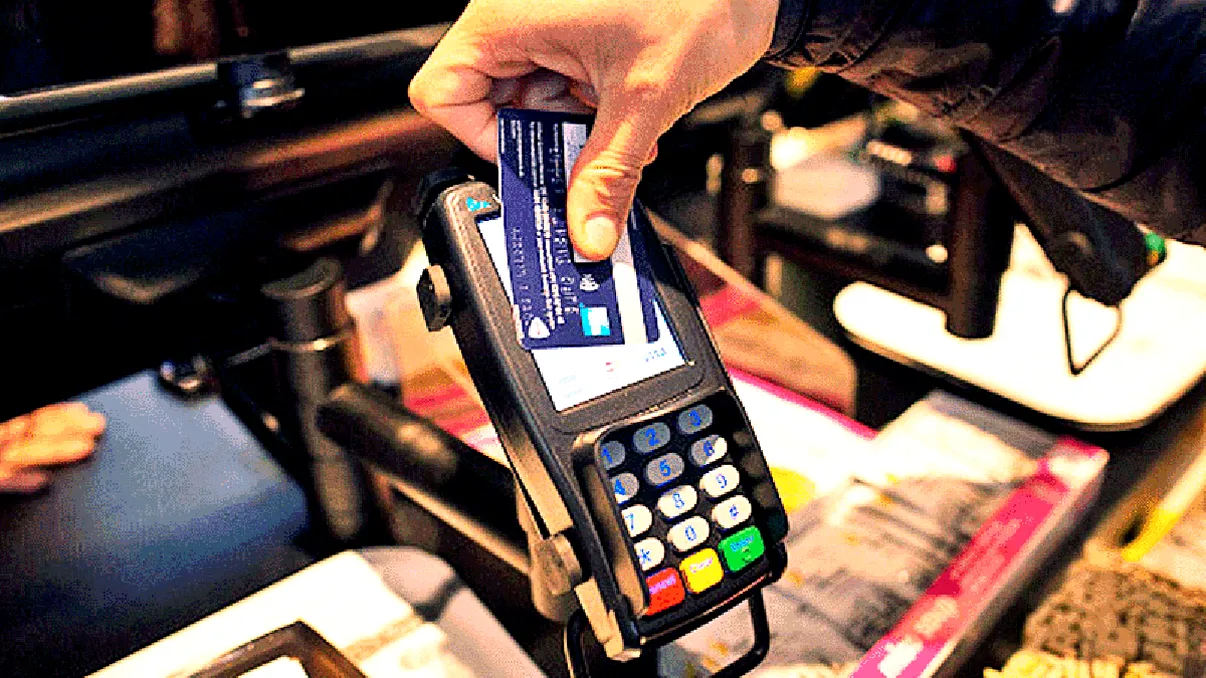 Avertisment pentru contul bancar: 6 dintre cele mai mari bănci, vizate de infractori. Mesajele care te lasă fără bani