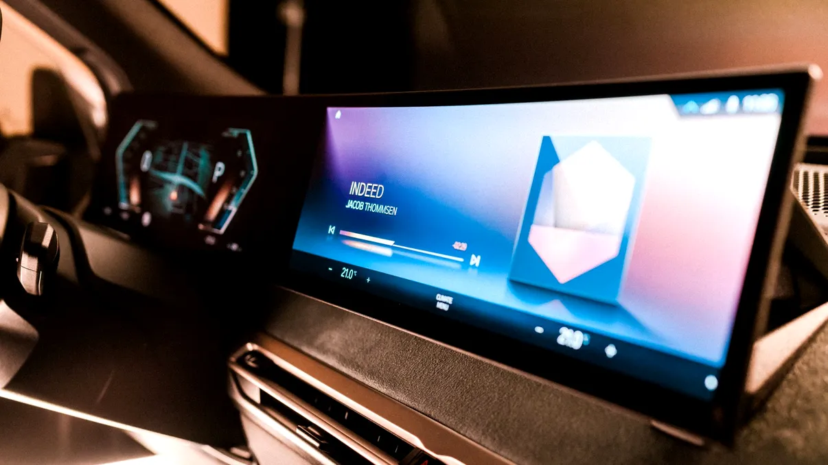 FOTO Noul sistem iDrive 8 de la BMW îți arată de ce tehnologia 5G e aur pentru industria auto