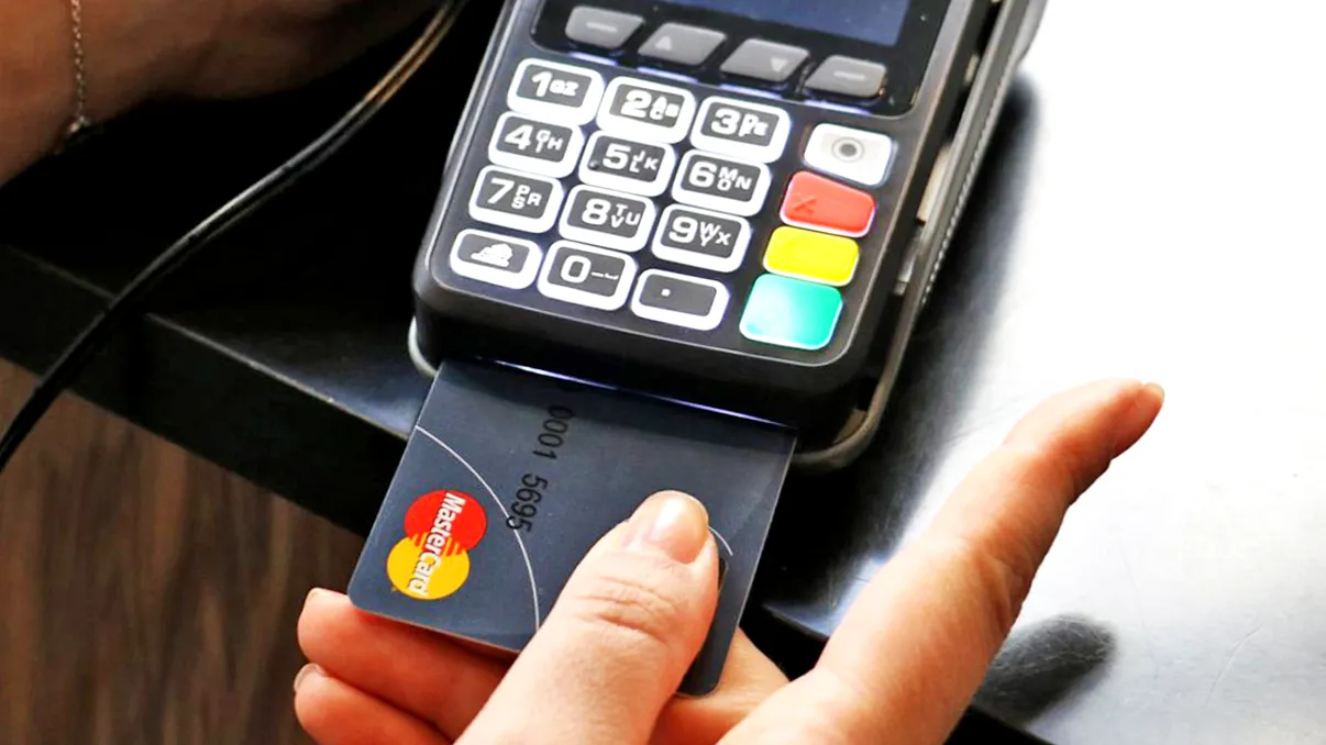 Anunțul momentului pentru toți cei care au card bancar: dispare codul PIN. Cum s-a ajuns la decizia radicală