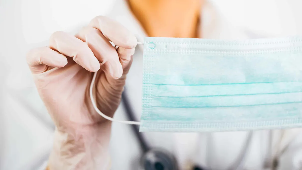 Milioane de măști neconforme, la un pas să ajungă la vânzare în magazinele din România