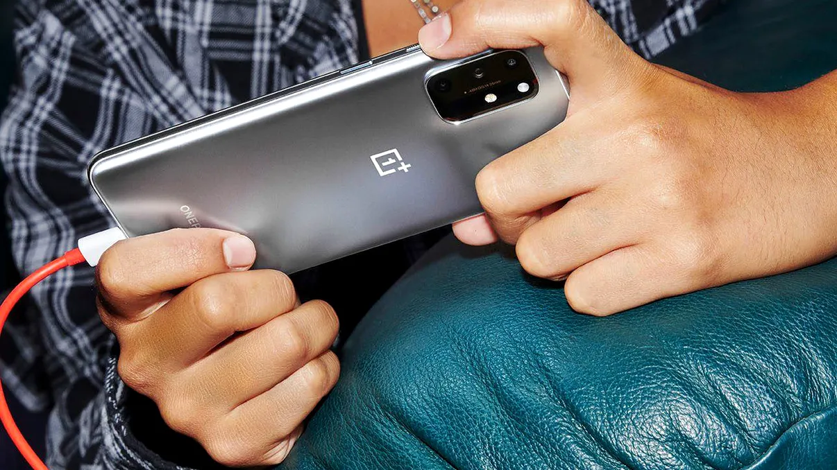 Telefonul care se încarcă 100% în mai puțin de jumătate de oră. OnePlus dezvăluie și opțiunea surpriză