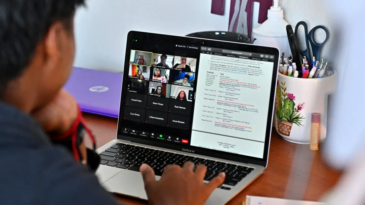 Cea mai radicală schimbare în educație pentru acești elevi. Cum recuperează materia?