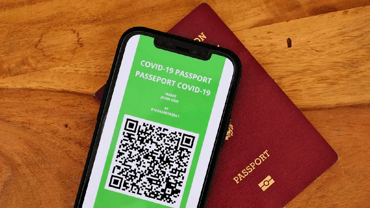 Pașaportul de COVID, gata de folosire: cum funcționează soluția care ar ajuta enorm și România