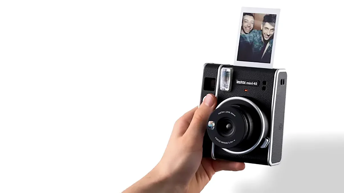 Polaroid pentru secolul 21: cât de utilă este camera foto instant cu două butoane