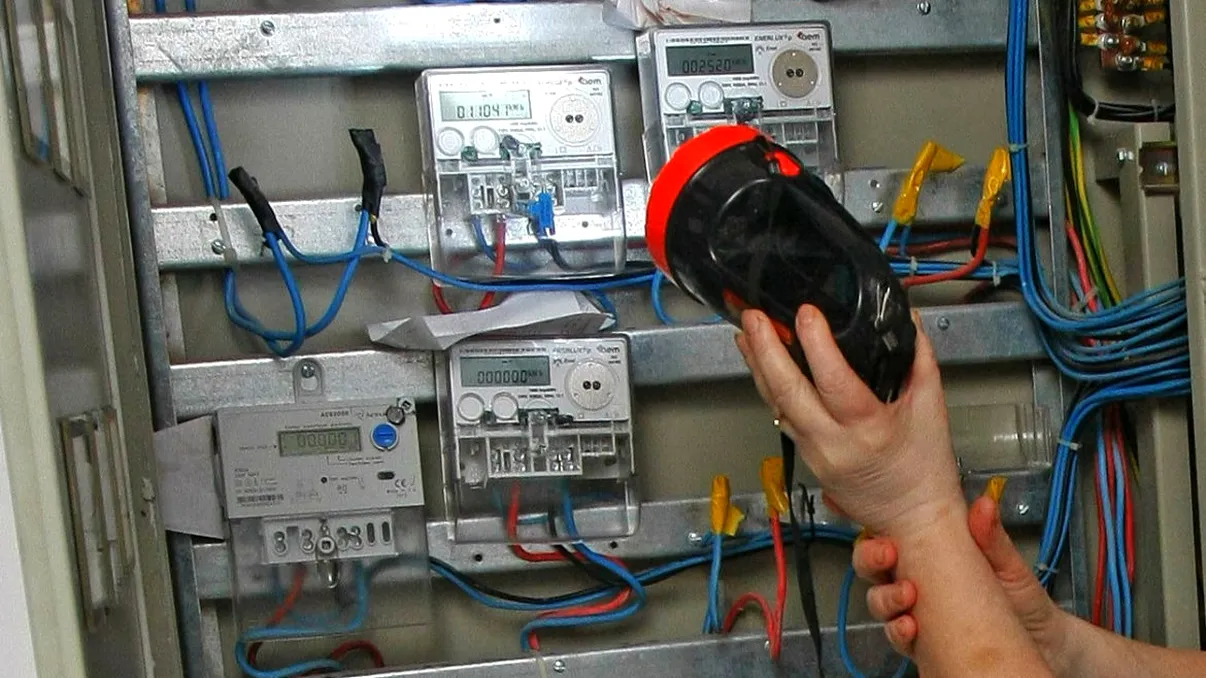Românii care au profitat de cea mai mare schimbare când vine vorba de energia electrică