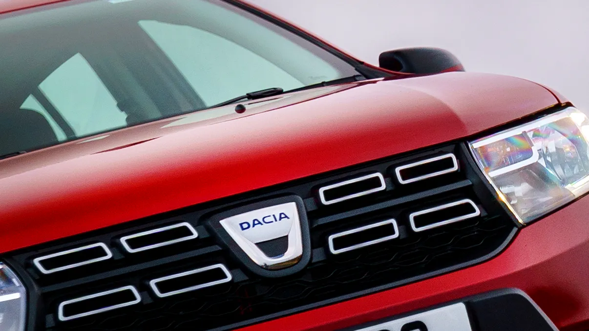 Dacia primește lovitura de grație. Se întâmplă în cea mai importantă țară din Europa