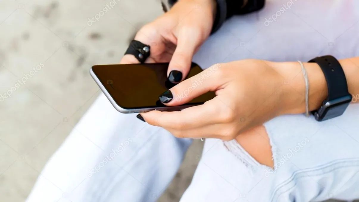 Cum dezactivez corectorul automat de pe smartphone-ul meu?