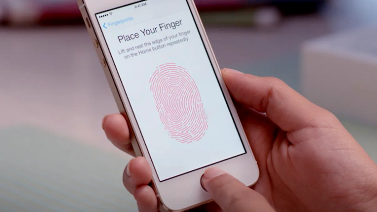 TouchID revine la Apple: iPhone-ul care va avea opțiunea