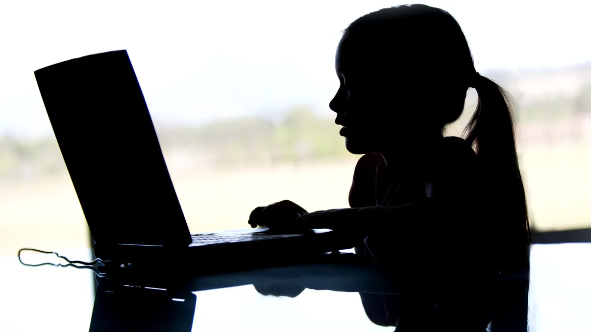 Obsesia pentru slăbit, gaura neagră a internetului: cum este exploatată anorexia în mediul online