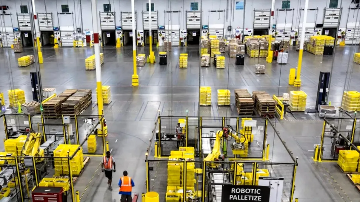 Emisiile de carbon ale Amazon au crescut cu 19% în 2020. Cum explică retailerul această situație