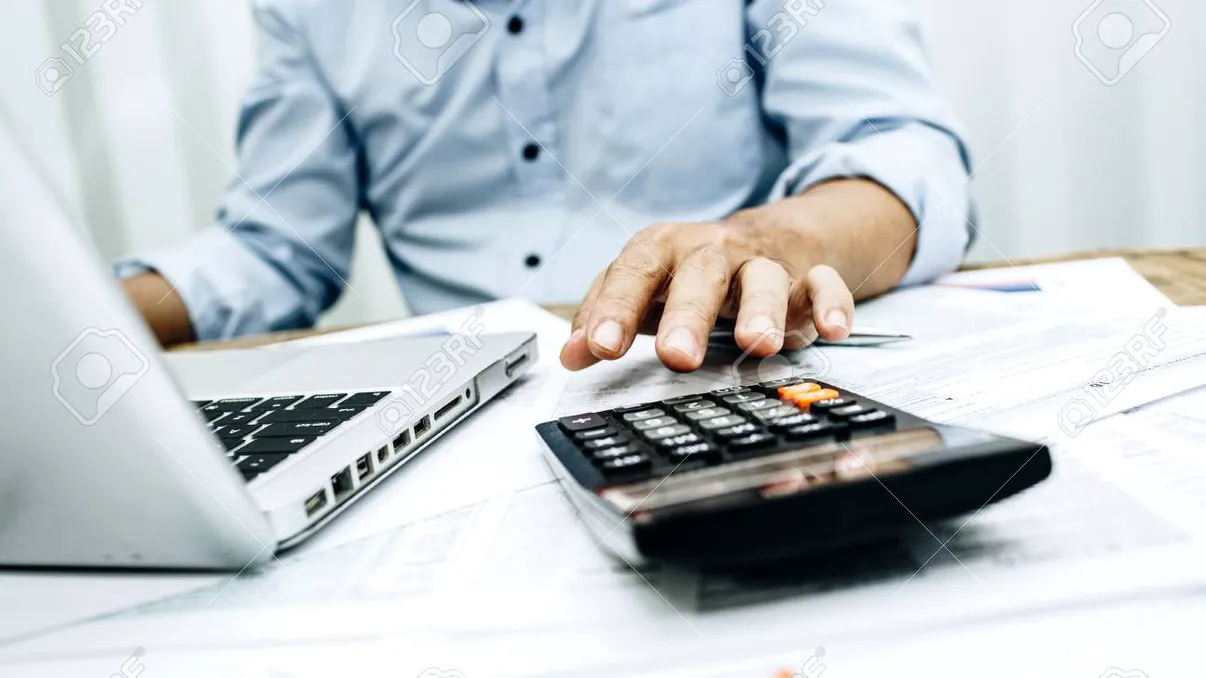 Banca preferată de tinerii din România vine cu noutăți. Toți clienții până în 50 de ani sunt vizați