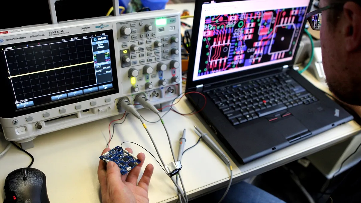 Hackerul român care ”a spart” și NASA, găsit: unde l-au prins americanii