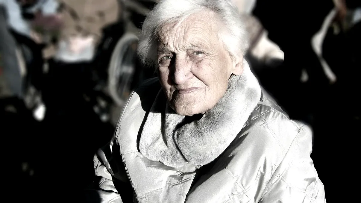 România, victima depopulării: românii pleacă, nu se mai întorc, alții nu se mai nasc. De ce nu o să aibă cine să-ți plătească pensia