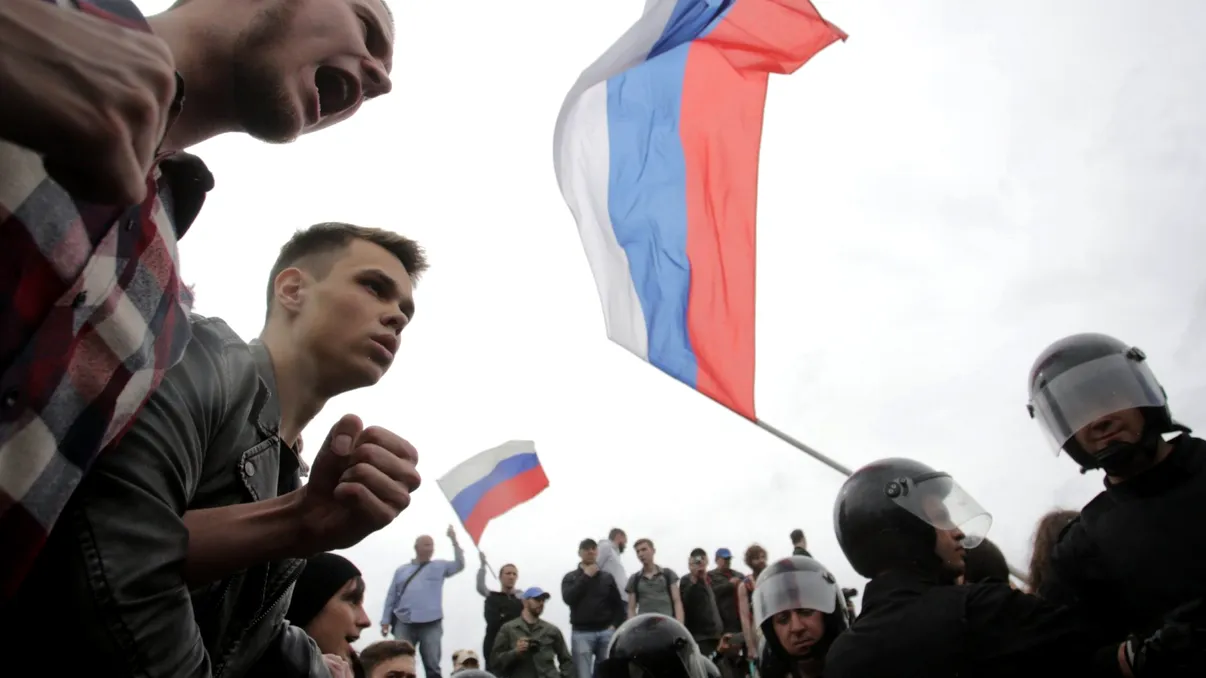 Rușii nu mai vor cu Putin: de ce și-ar dori zeci de milioane de oameni să părăsească țara