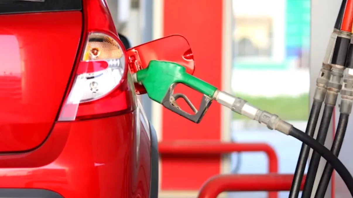 Se întâmplă la pompă. Ce fac majoritatea românilor este incredibil, într-o țară atât de săracă