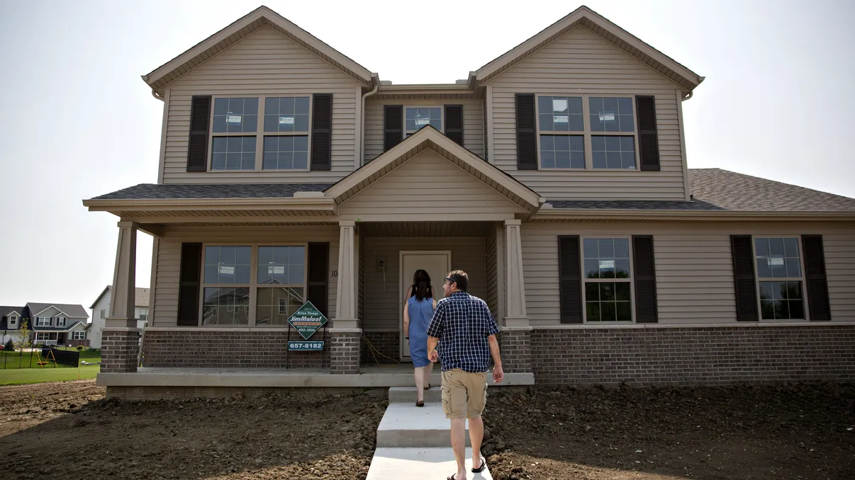 Inconștiența românilor, măsurată în case: câți vor să-și cumpere o locuință, deși cei mai mulți nu și-o permit