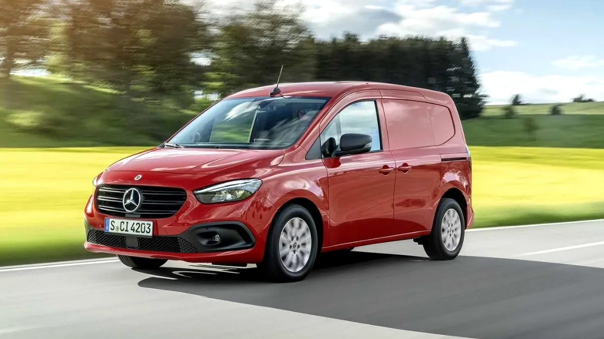 Mercedes revine să atace Renault: vezi despre ce nou model este vorba