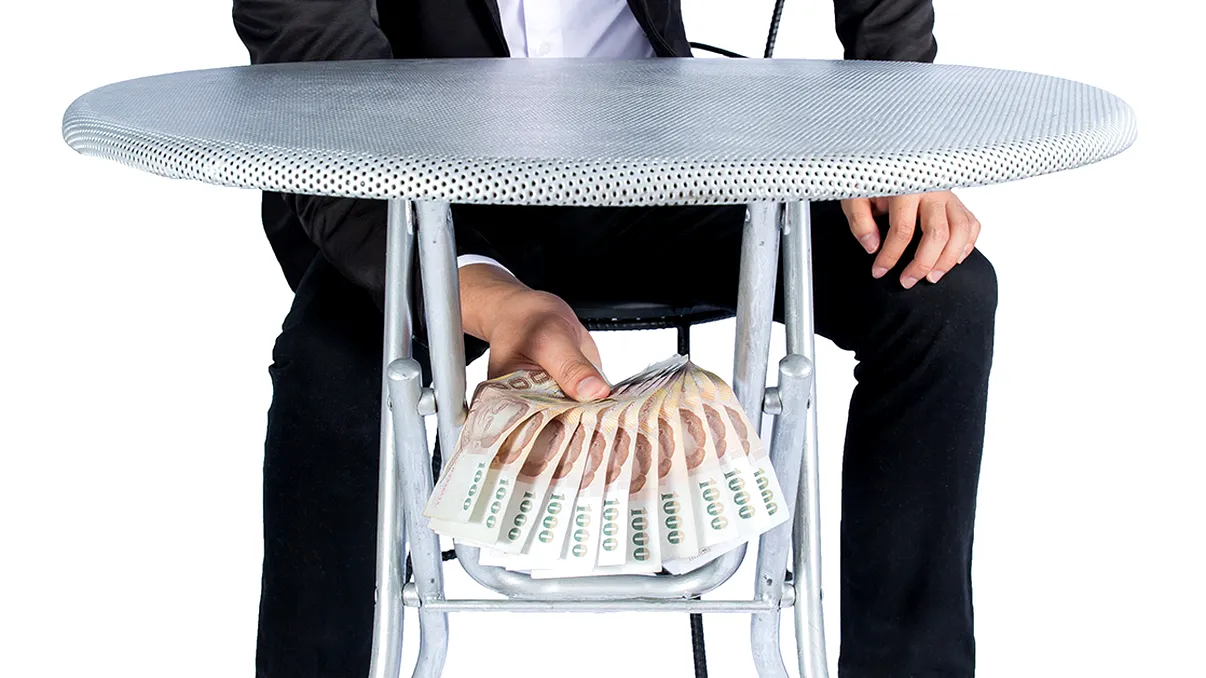 Munca la negru din România, mai costisitoare ca niciodată: câte amenzi s-au dat, cine câștigă, de fapt