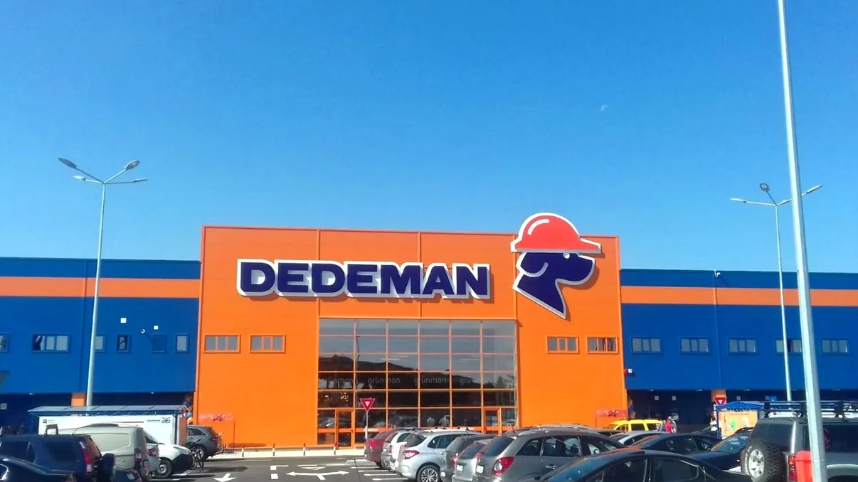 Dedeman, subiect de fraudă: cum te lasă hackerii fără bani în cont, conform experților