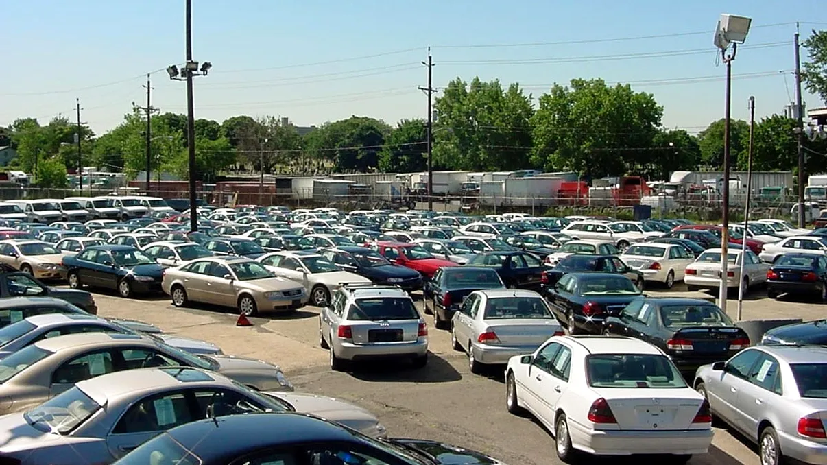 Încă o dovadă că nu ne merge bine: câte mașini înmatriculate sunt în România, dar în UE