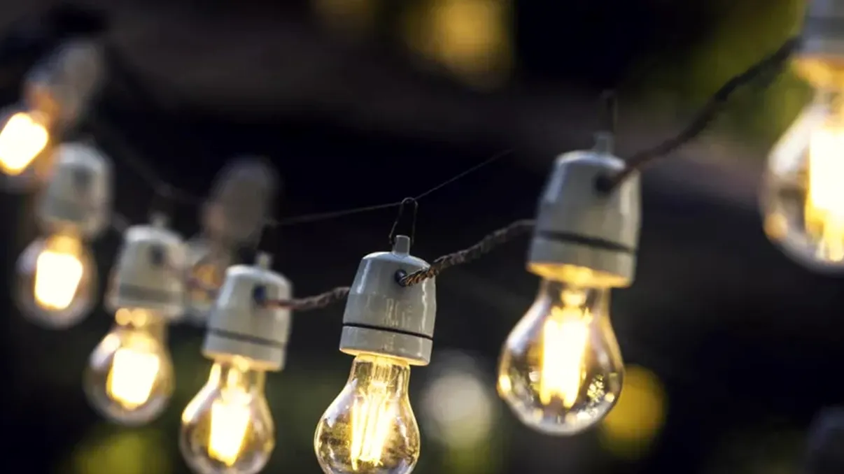 Rețelele de electricitate intră într-o nouă eră: România se transformă digital