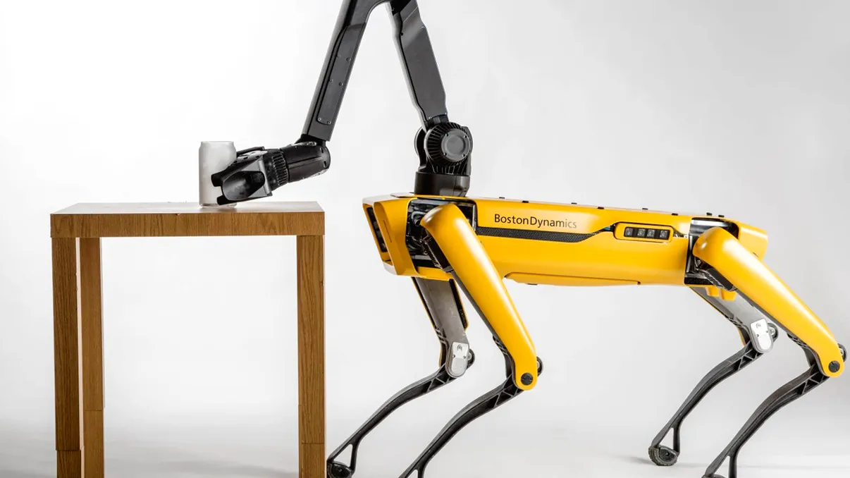 Robotul Spot este tot mai inteligent. Cu ce ne mai ”sperie” Boston Dynamics