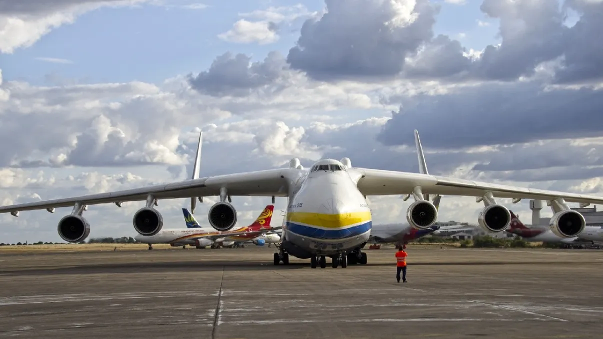 Cel mai mare avion din lume urmează să aterizeze pe Otopeni: Antonov An-225