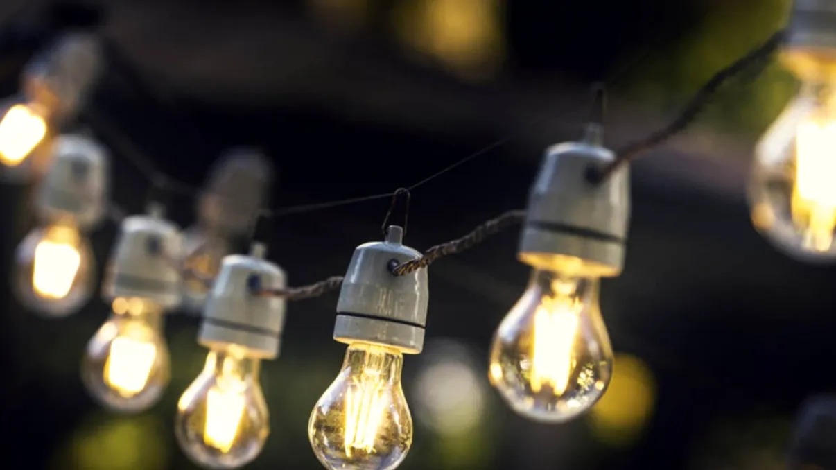 Încă o lovitură pentru consumatorii de energie: prețurile ating noi recorduri