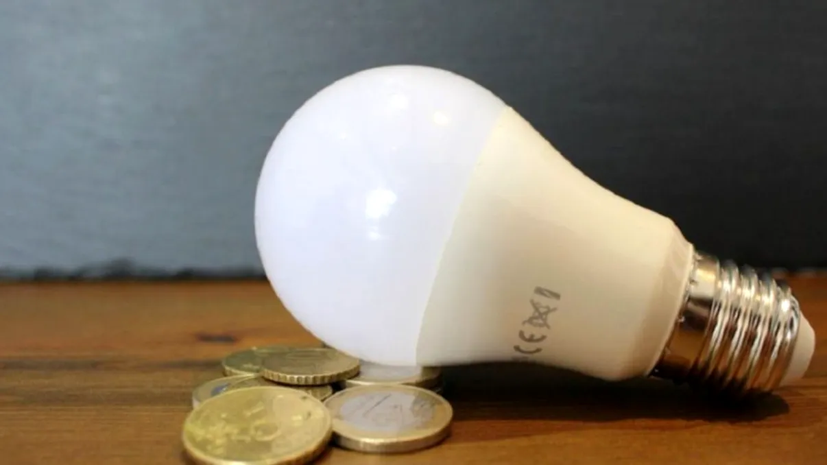 Românii s-au săturat de scumpirile la facturi: câțiva au găsit soluția despre care nimeni nu vorbește