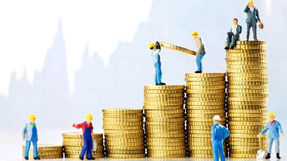 Ce salarii vor primi românii în 2022: ce au de gând firmele să facă