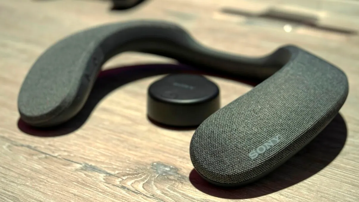 SRS-NS7 sau boxa de la gât, cea mai nouă invenție marca Sony: cât este de deșteaptă