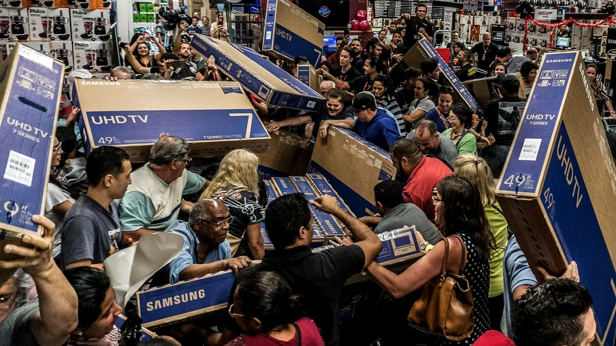 Păcăleala de Black Friday la români, confirmată: cât au scăzut, de fapt, prețurile