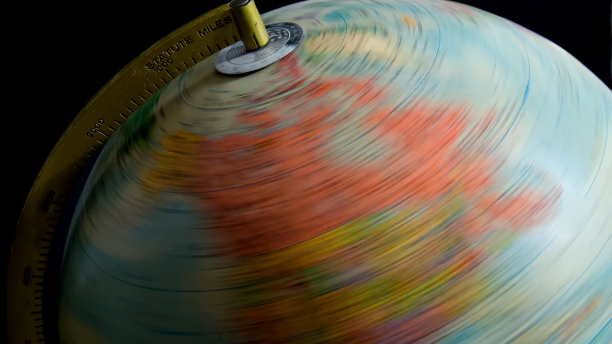 Scenariu: ce s-ar întâmpla dacă Pământul nu s-ar mai învârti în jurul Soarelui. Care ar fi consecințele