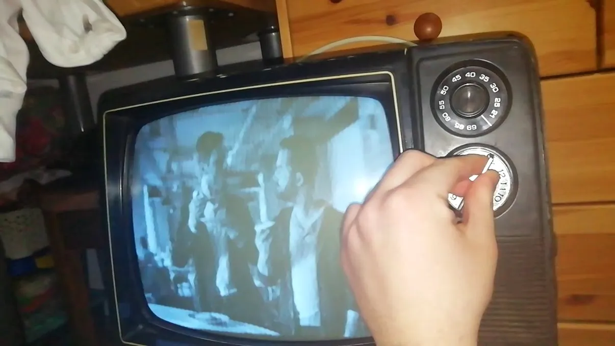 Atenție, nu arunca televizorul vechi. Conține aur și poate fi o afacere profitabilă