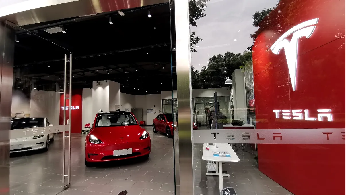 Tesla continuă expansiunea: ce se întâmplă cu una din principalele fabrici