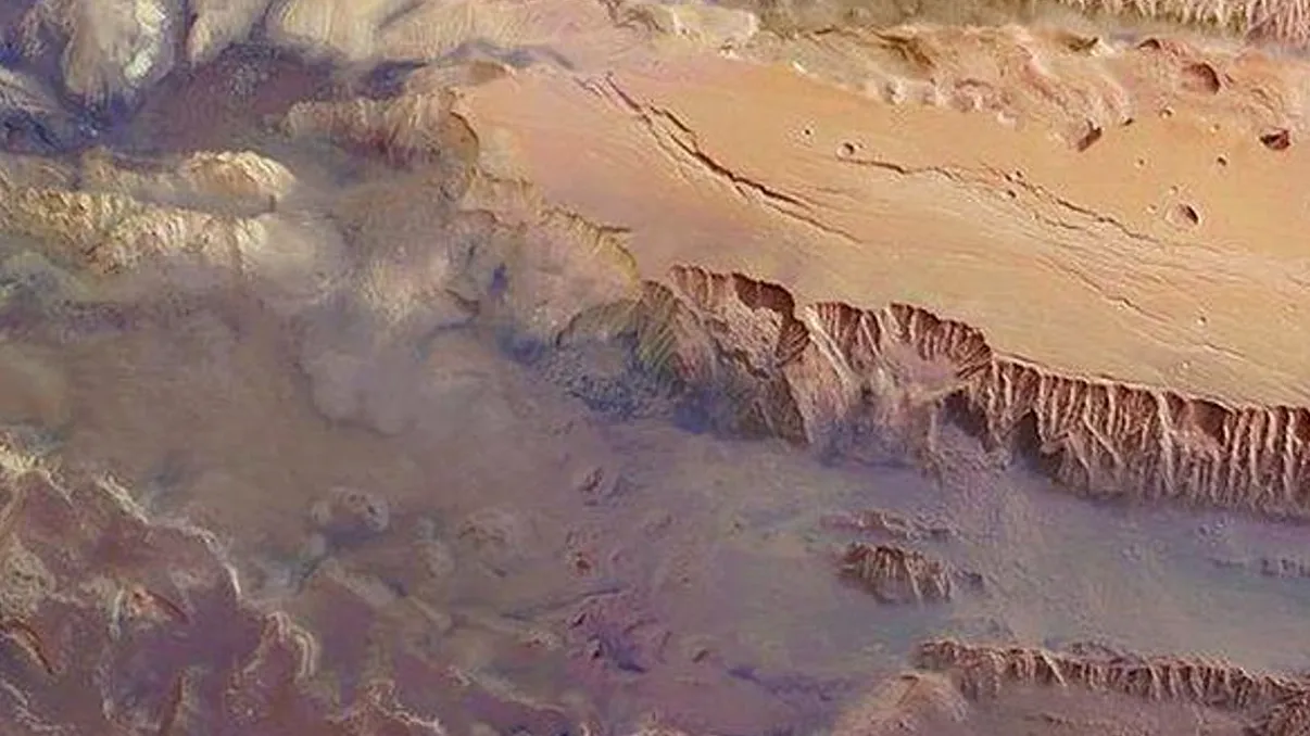 S-a descoperit apă pe Marte, în premieră: cum a fost posibil și ce înseamnă, de fapt