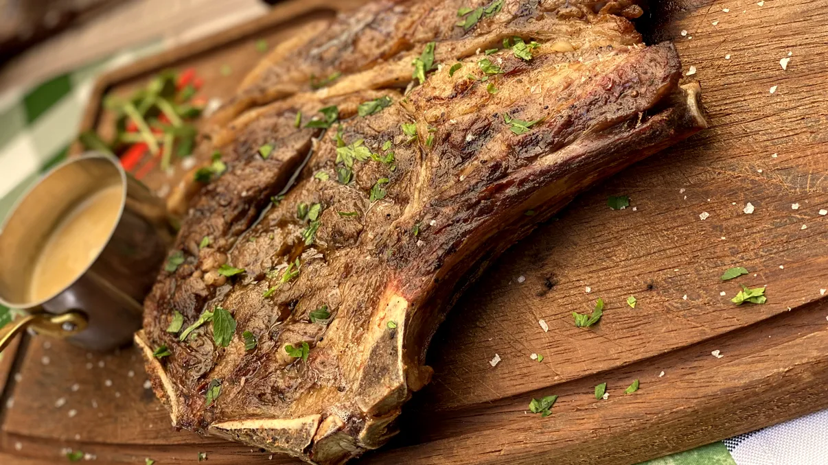 Consumul de carne, subiectul unui avertisment oficial: țara din Europa care vrea să devii vegetarian, de ce