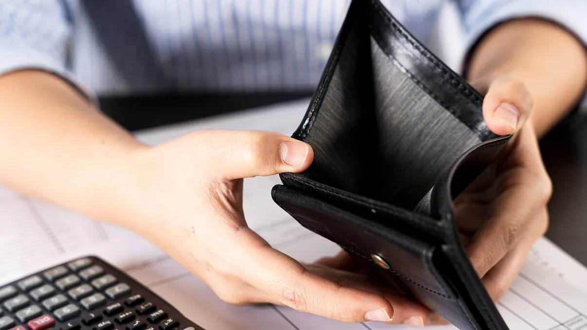 Coșmarul economic al românilor se va adeveri în 2022: cursul valutar va exploda