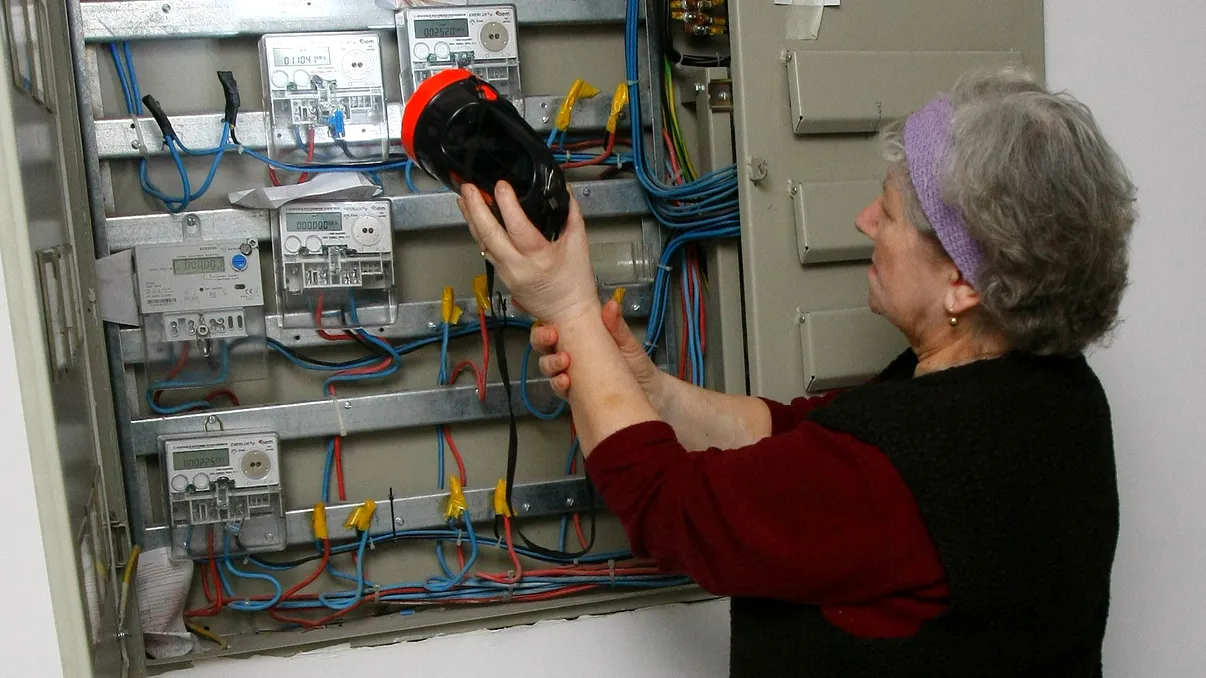Niciodată nu a fost mai simplu să-ți schimbi furnizorul de energie în România: anunțul ANRE