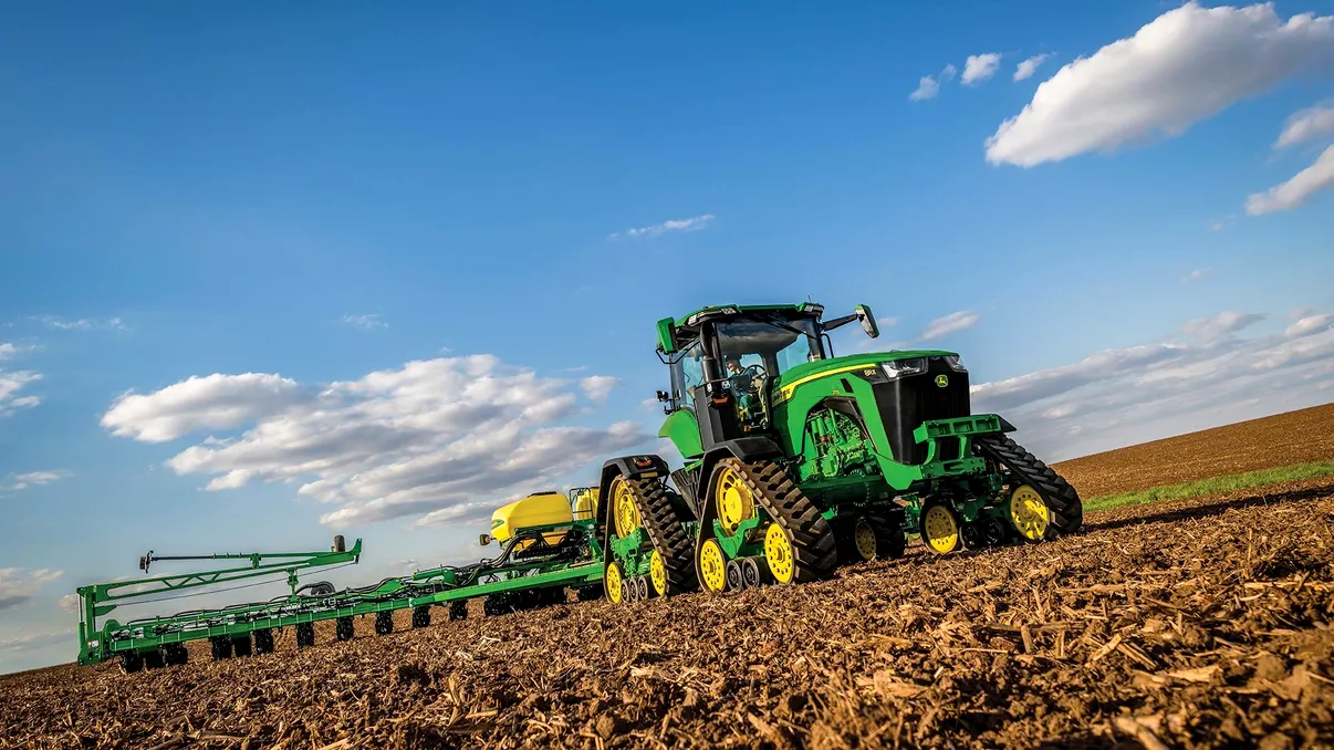 De ce să avem doar mașini autonome? Tractorul care se conduce singur face agricultură fără fermieri