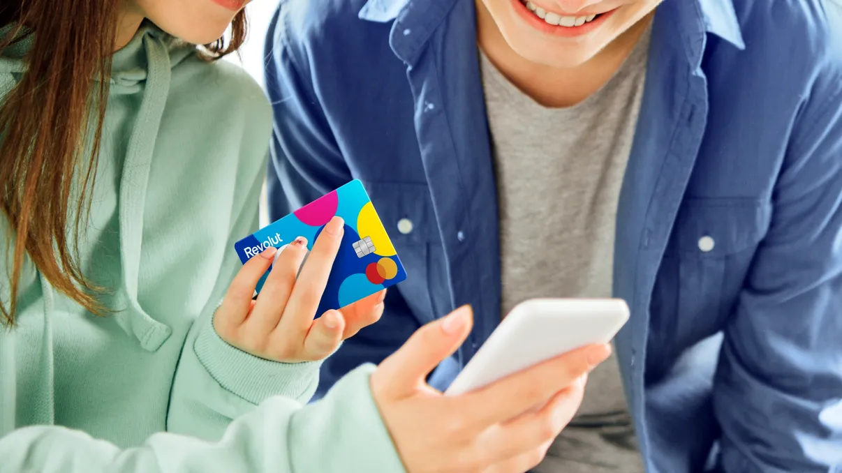 Revolut, pentru copii: de ce ai vrea să-i faci un card virtual juniorului tău