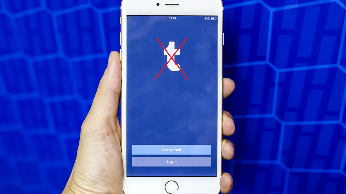 Această platformă socială moderează conținutul sensibil pe aplicația sa iOS: cum te afectează dacă ai cont