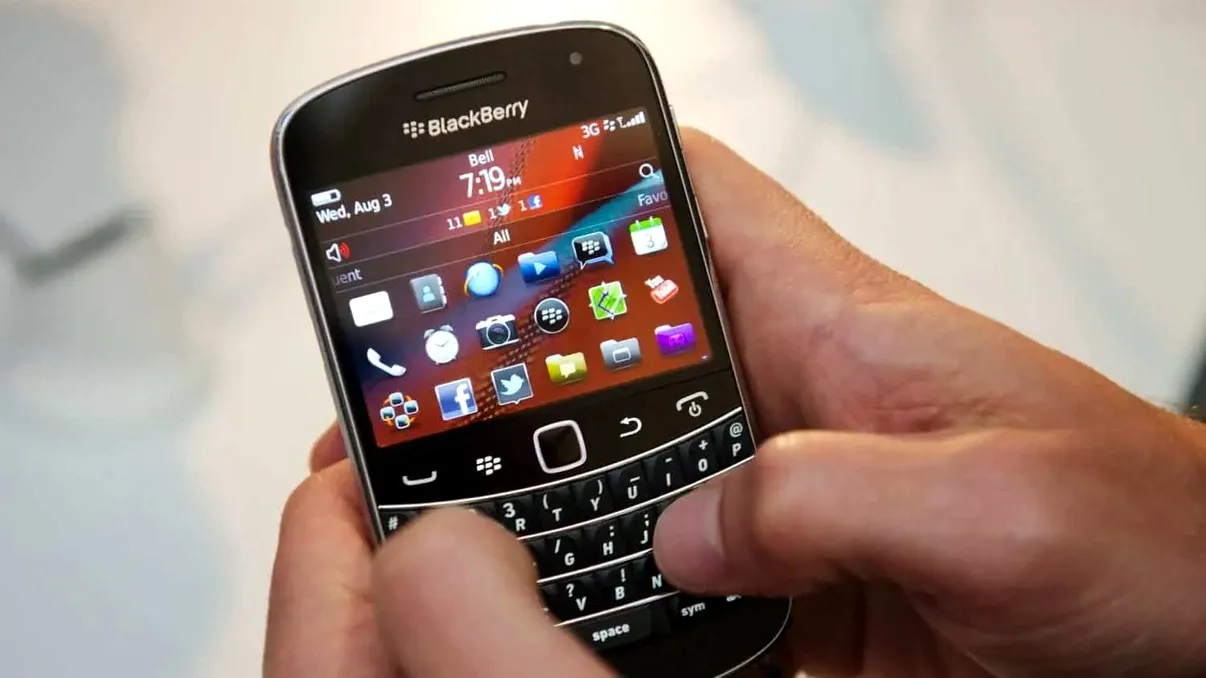 BlackBerry își vinde brevetele legate de dispozitive mobile: ce se întâmplă cu telefoanele