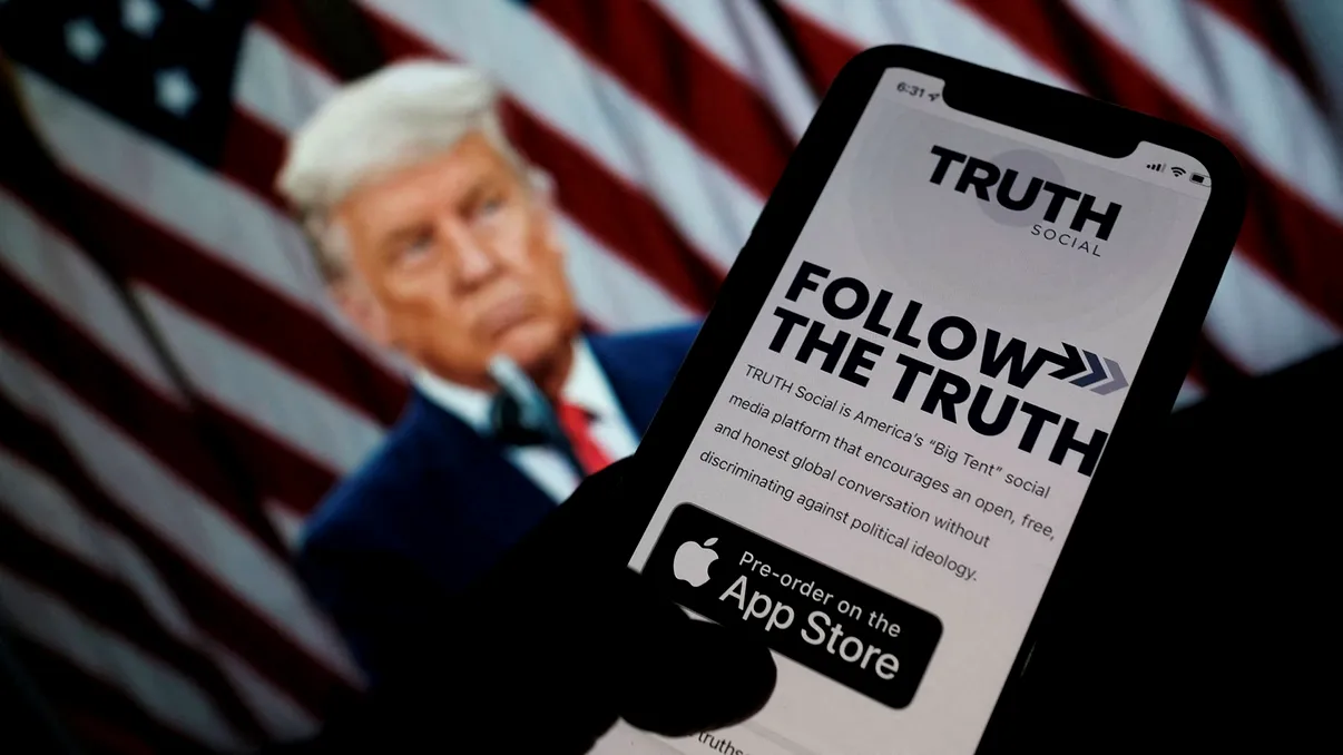 S-a lansat competitorul direct al Facebook: cum a debutat Truth Social, rețeaua de socializare a lui Trump